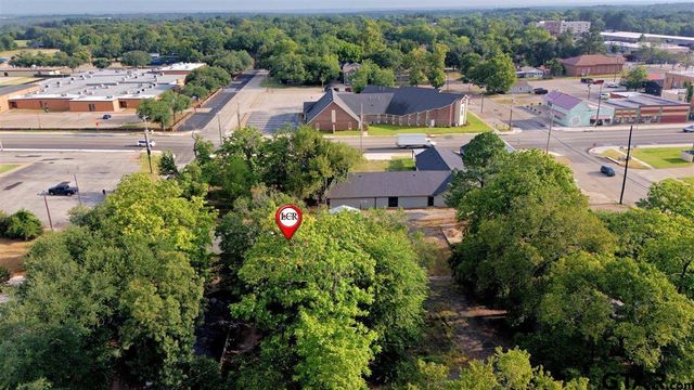 106 S College St, Lindale, TX 75771