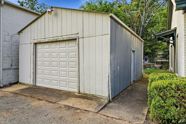 106 S College St, Lindale, TX 75771