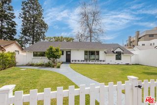 527 S Bentley Avenue, Los Angeles, CA 90049