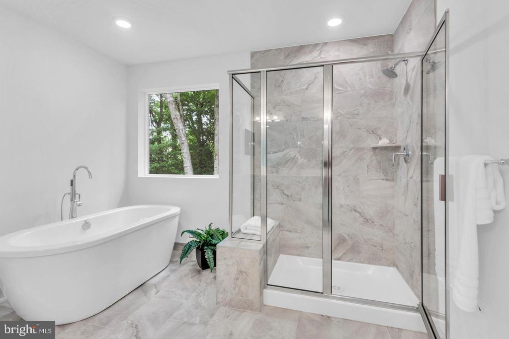 Image 12 of property listing at 6606 LOST FOX LN, Hanover, MD 21076