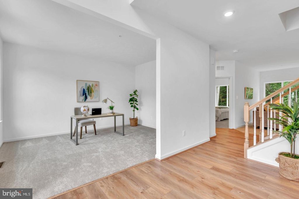 Image 7 of property listing at 6606 LOST FOX LN, Hanover, MD 21076