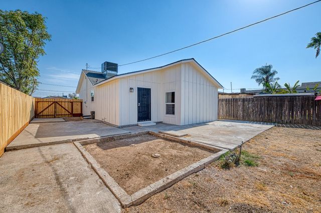 1651 5th Street, Clovis, CA 93611