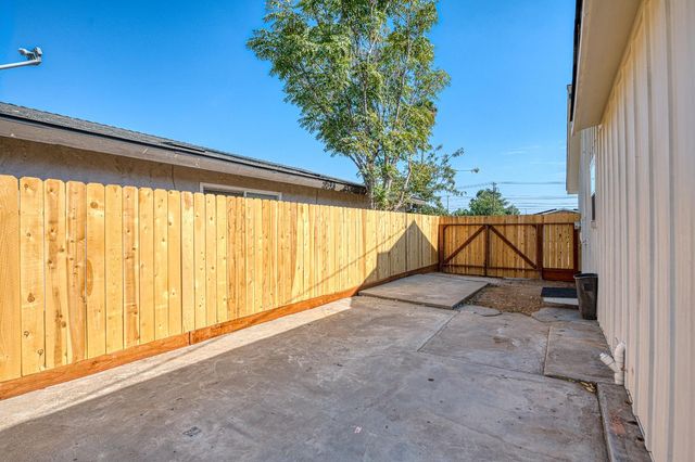 1651 5th Street, Clovis, CA 93611