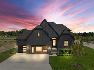 42512 Saddle Lane, Sterling Heights, MI 48314