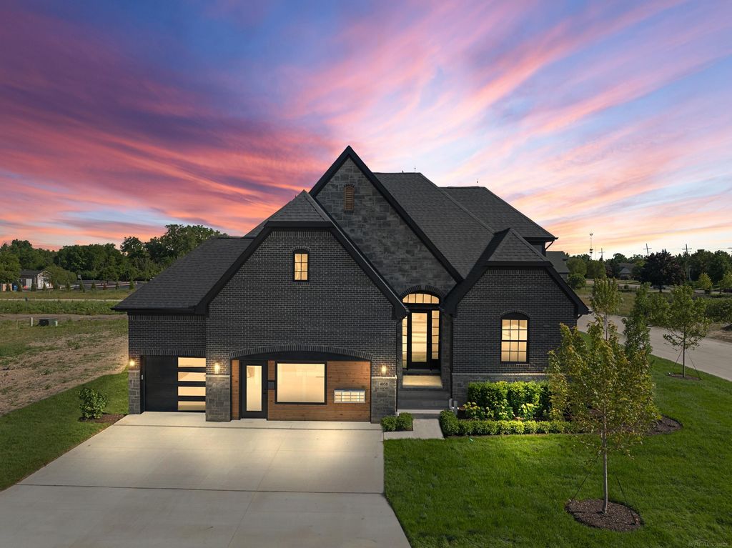 42512 Saddle Lane, Sterling Heights, MI 48314