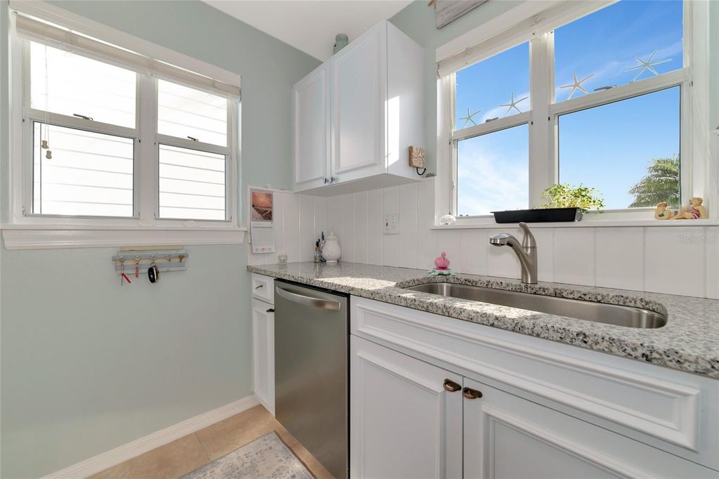 Image 8 of property listing at 839 AUDUBON DRIVE 839, Bradenton, FL 34209