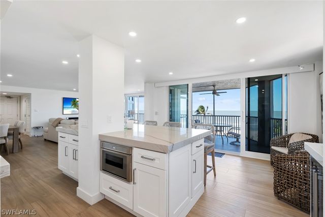 10701 Gulf Shore DR 402, Naples, FL 34108