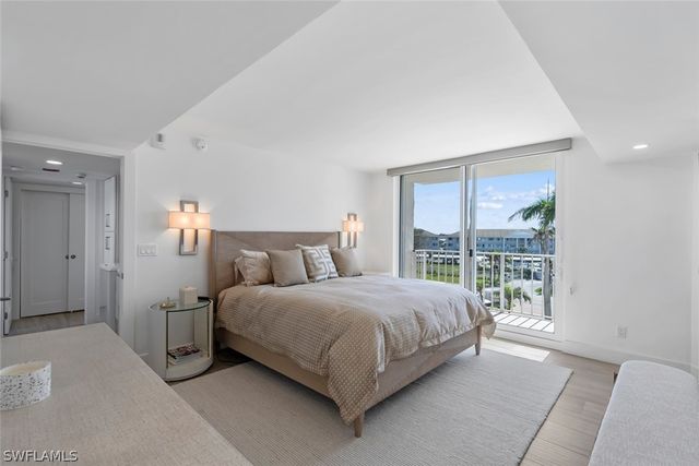 10701 Gulf Shore DR 402, Naples, FL 34108