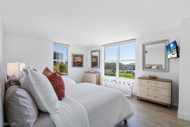 10701 Gulf Shore DR 402, Naples, FL 34108