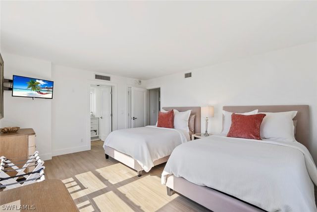 10701 Gulf Shore DR 402, Naples, FL 34108