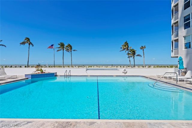 10701 Gulf Shore DR 402, Naples, FL 34108