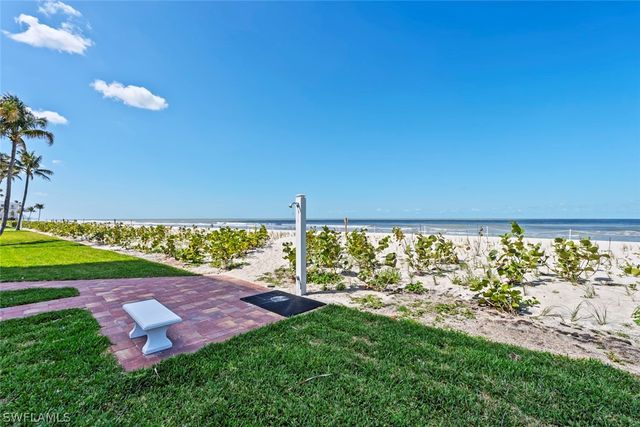 10701 Gulf Shore DR 402, Naples, FL 34108