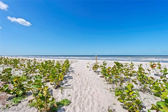 10701 Gulf Shore DR 402, Naples, FL 34108