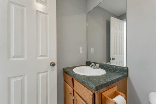 422 Ledgeview Drive, Rochester, NH 03867