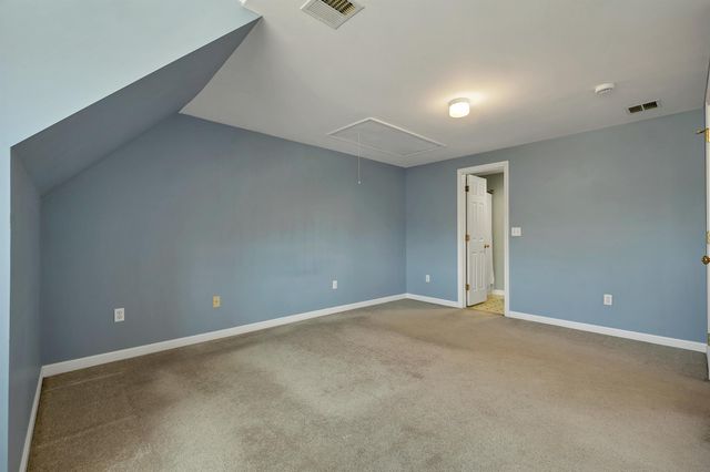 422 Ledgeview Drive, Rochester, NH 03867