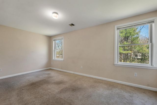 422 Ledgeview Drive, Rochester, NH 03867