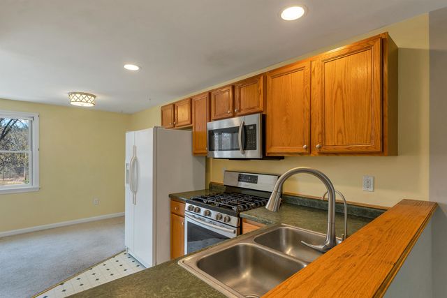 422 Ledgeview Drive, Rochester, NH 03867