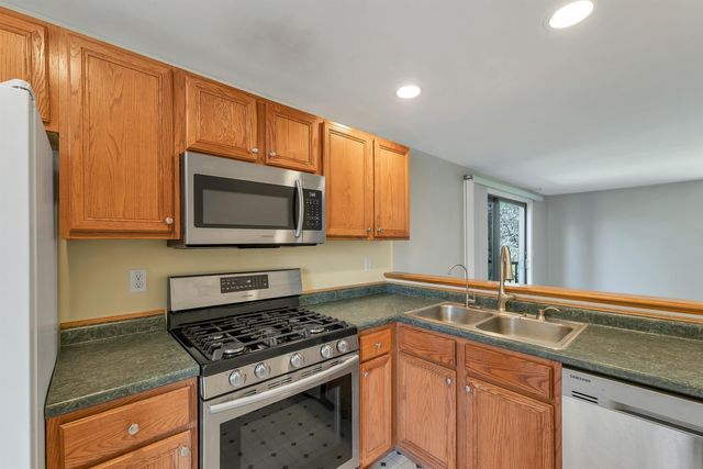 422 Ledgeview Drive, Rochester, NH 03867