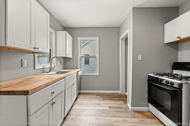 6837 Braun, Center Line, MI 48015