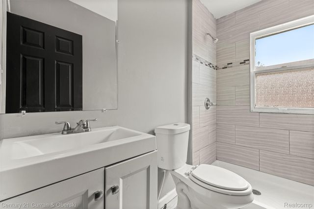 6837 Braun, Center Line, MI 48015