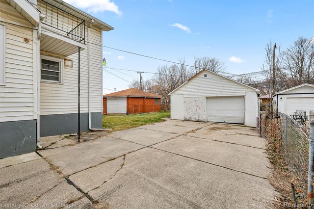 6837 Braun, Center Line, MI 48015