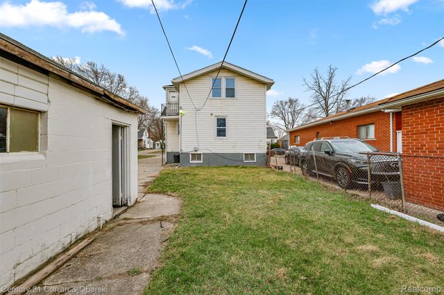 6837 Braun, Center Line, MI 48015