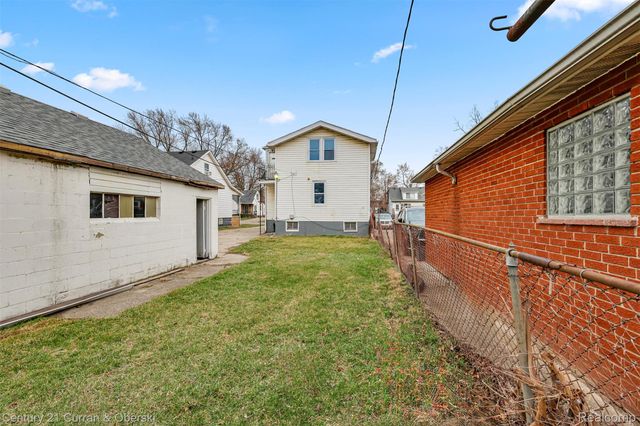 6837 Braun, Center Line, MI 48015