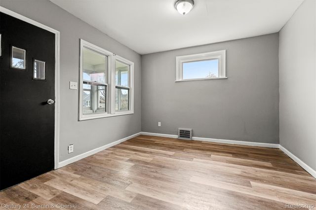 6837 Braun, Center Line, MI 48015