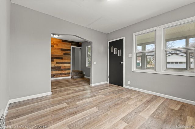 6837 Braun, Center Line, MI 48015