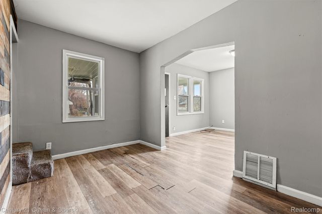 6837 Braun, Center Line, MI 48015