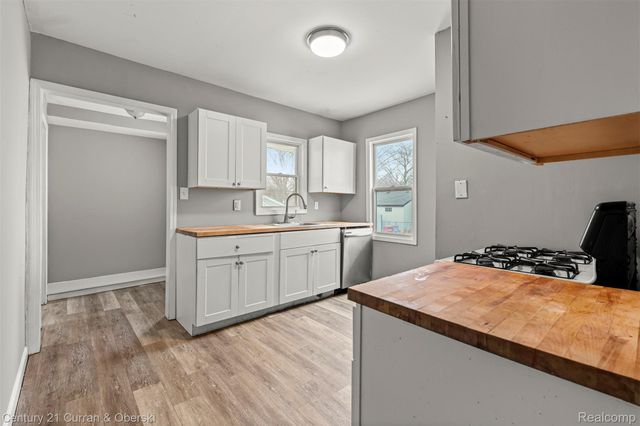 6837 Braun, Center Line, MI 48015