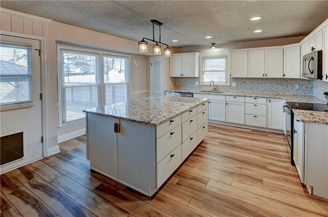 11104 E 83rd Terrace, Raytown, MO 64138