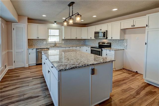 11104 E 83rd Terrace, Raytown, MO 64138