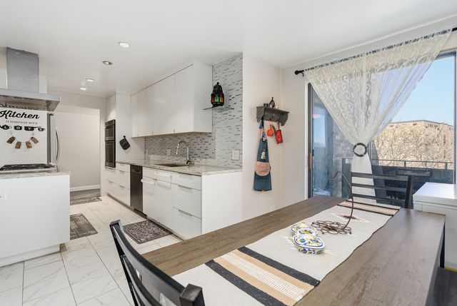 720 Wellington Avenue 405, Elk Grove Village, IL 60007