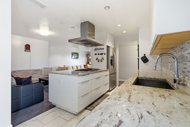 720 Wellington Avenue 405, Elk Grove Village, IL 60007