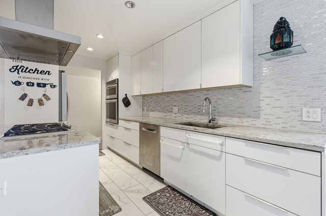 720 Wellington Avenue 405, Elk Grove Village, IL 60007