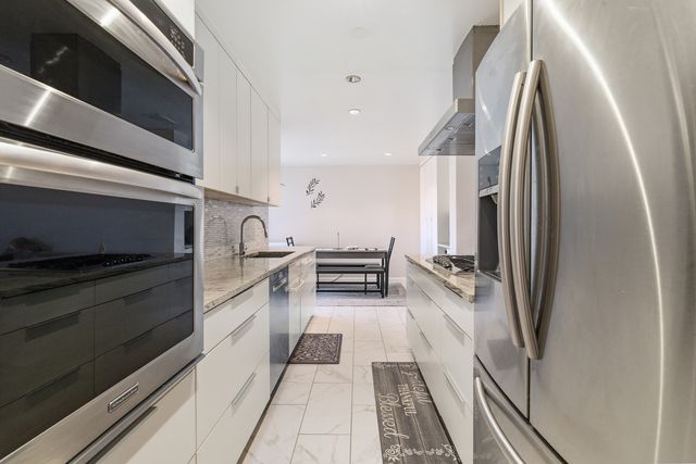 720 Wellington Avenue 405, Elk Grove Village, IL 60007