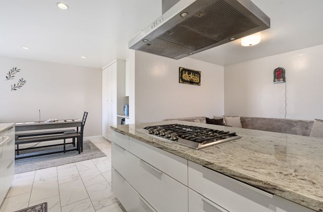 720 Wellington Avenue 405, Elk Grove Village, IL 60007