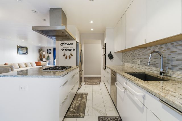 720 Wellington Avenue 405, Elk Grove Village, IL 60007