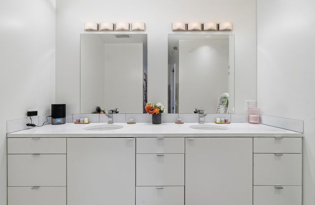 720 Wellington Avenue 405, Elk Grove Village, IL 60007