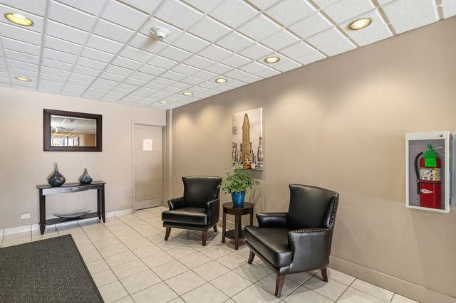 720 Wellington Avenue 405, Elk Grove Village, IL 60007