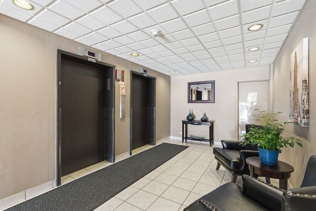 720 Wellington Avenue 405, Elk Grove Village, IL 60007