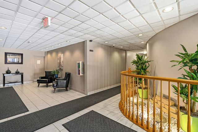 720 Wellington Avenue 405, Elk Grove Village, IL 60007