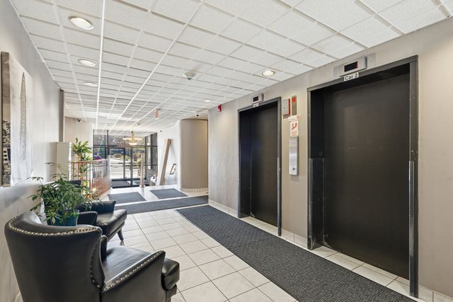 720 Wellington Avenue 405, Elk Grove Village, IL 60007