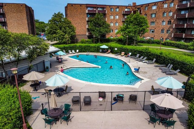 720 Wellington Avenue 405, Elk Grove Village, IL 60007