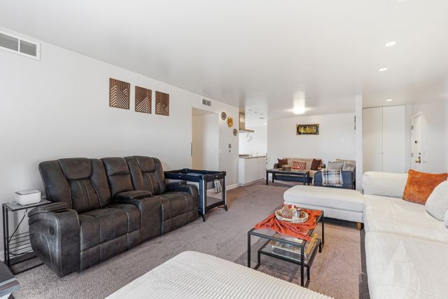 720 Wellington Avenue 405, Elk Grove Village, IL 60007