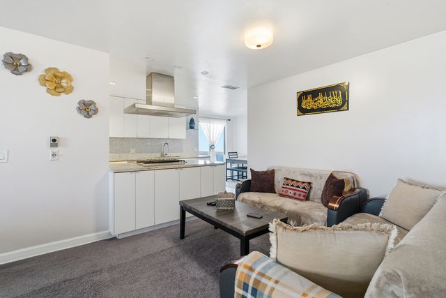 720 Wellington Avenue 405, Elk Grove Village, IL 60007