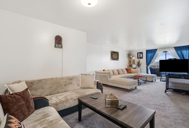 720 Wellington Avenue 405, Elk Grove Village, IL 60007