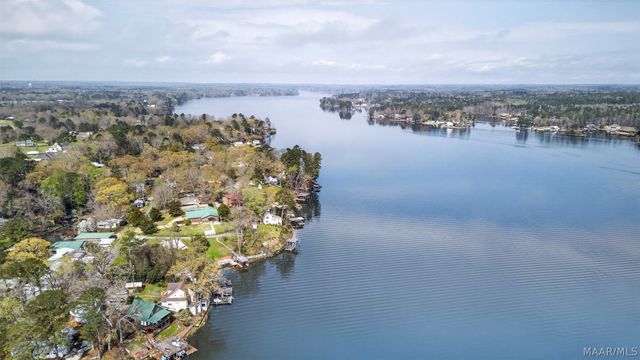 813 Lake Region Circle, Wetumpka, AL 36092