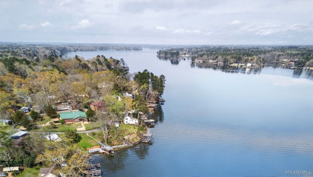 813 Lake Region Circle, Wetumpka, AL 36092